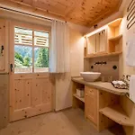 Berghaus Manuaf Chalet *