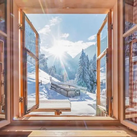 Berghaus Manuaf Alpesi faház